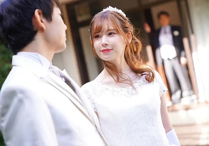 Bố chồng phang bạn gái của con trai ngay sau lễ cưới của con trai